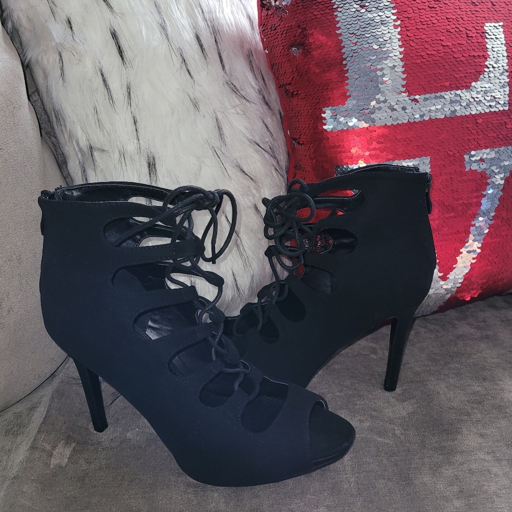 7 1/2 size Black Suede 4in Stiletto laceup shoe